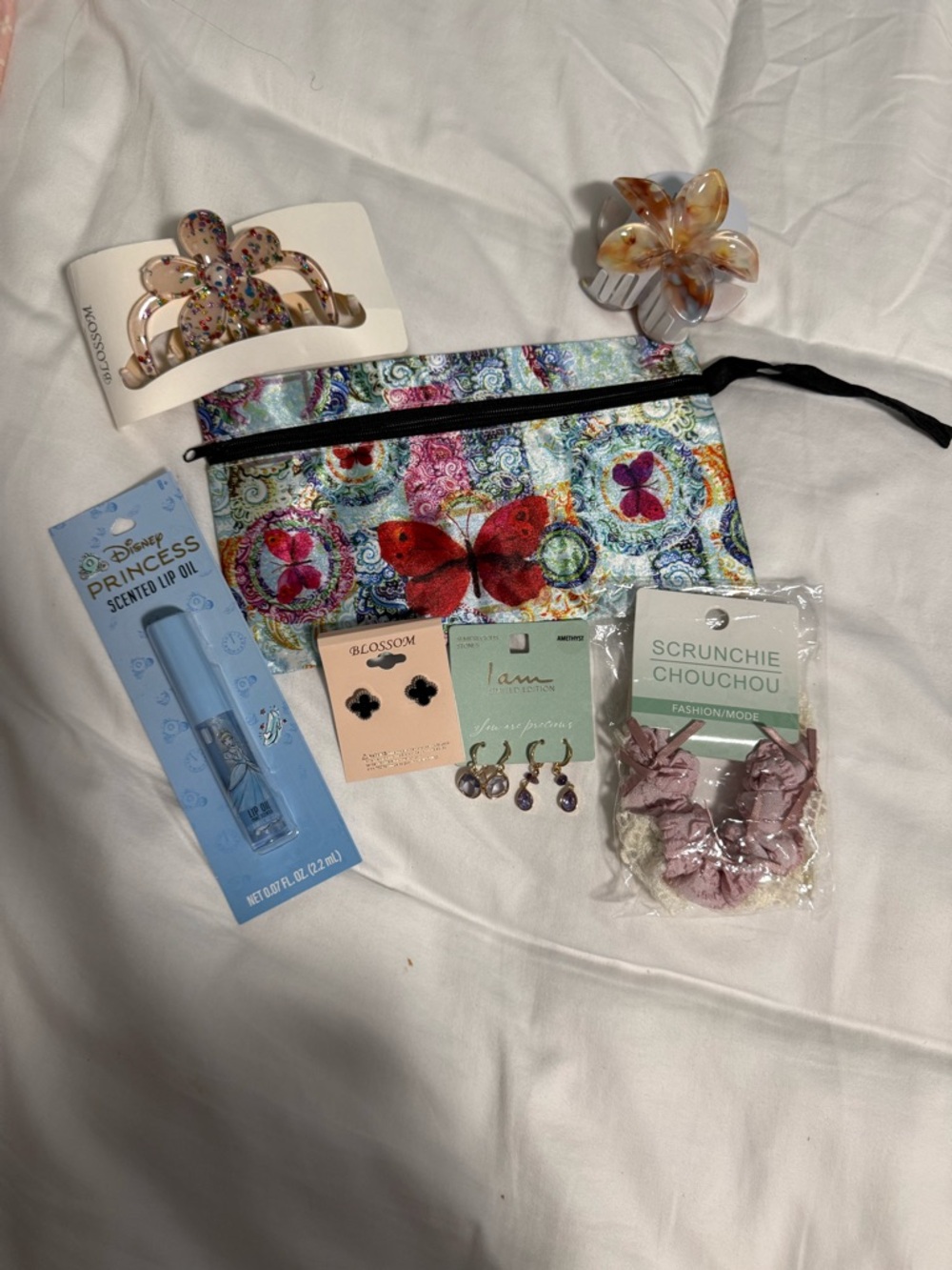 Beauty Bundle 7 piece set with cosmetic bag!